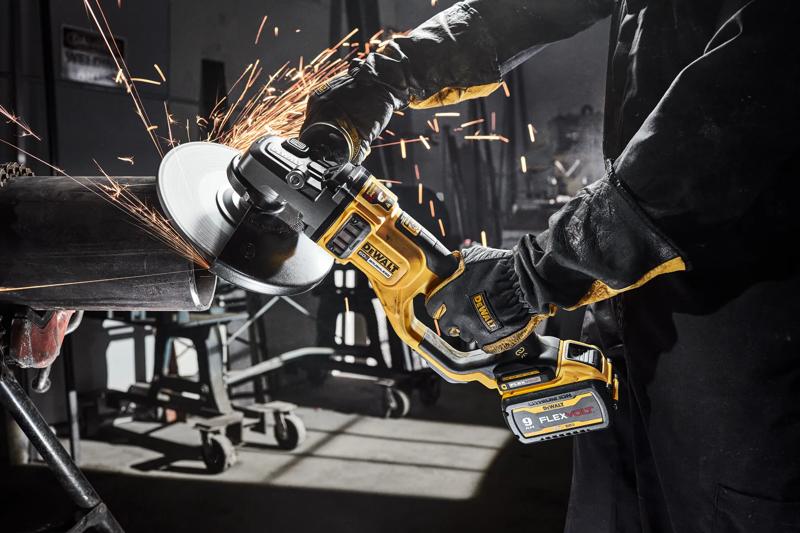 DEWALT worker using the 7 IN. - 9 IN. LARGE ANGLE GRINDER KIT